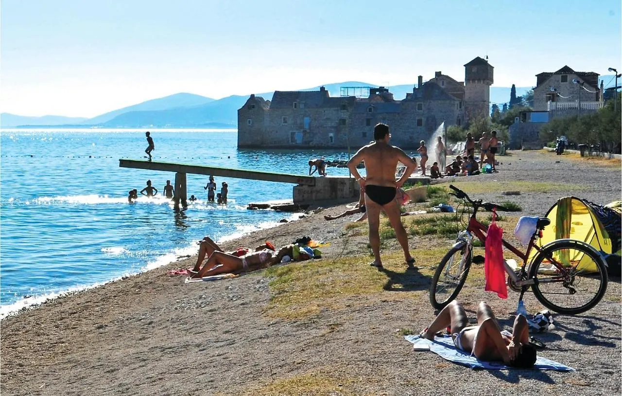 1 Bedroom Beautiful Apartment In Kastel Gomilica Kastela 0*,