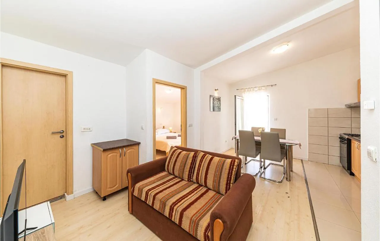 1 Bedroom Beautiful Apartment In Kastel Gomilica Kastela