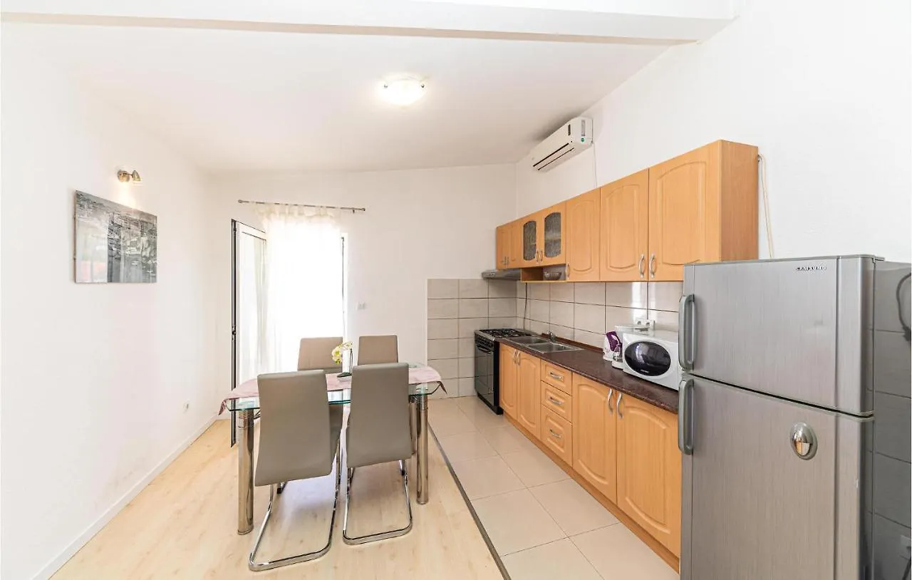 1 Bedroom Beautiful Apartment In Kastel Gomilica Kastela