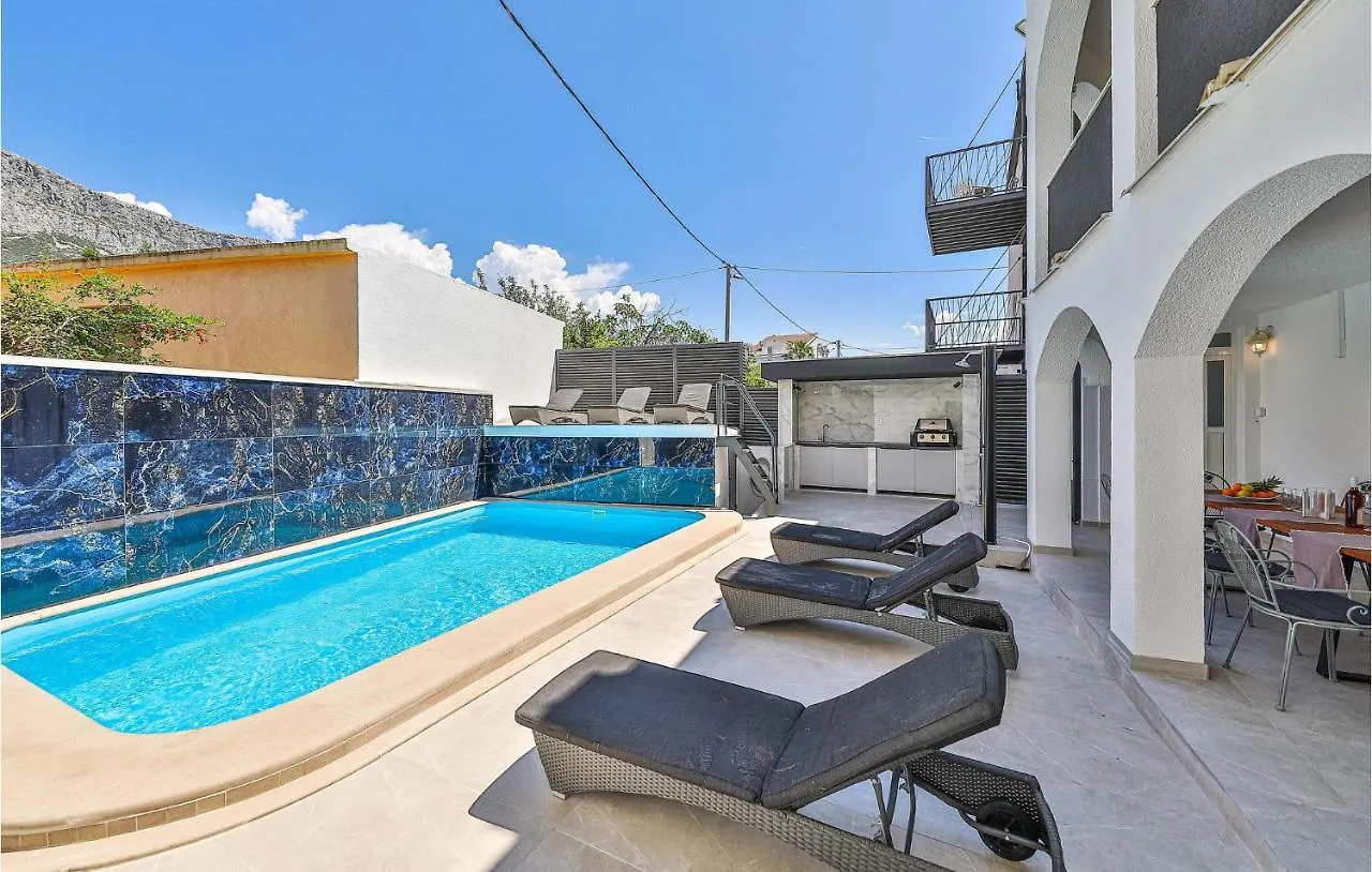 1 Bedroom Beautiful Apartment In Kastel Gomilica Kastela 0*,  Croatia
